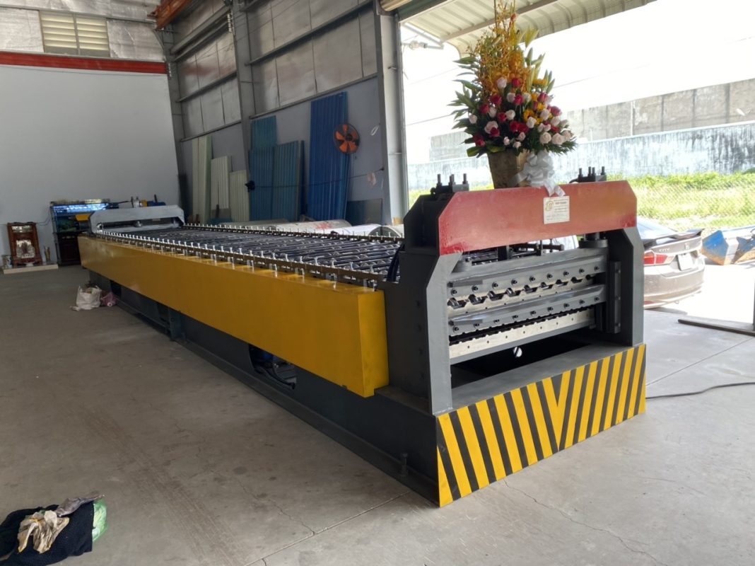 Cho thuê máy cán tôn Seamlock tại công trình, dịch vụ cho thuê máy cán tôn sóng Seamlock trực tiếp tại công trình, bảng báo giá cho thuê máy cán tôn sóng tại dự án công trình giá rẻ nhất tốt nhất tại công trình 4 may can ton la gi