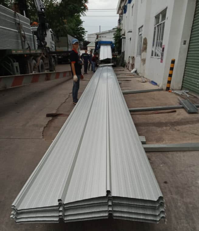 Dịch vụ cho thuê máy cán tôn sóng Cliplock khổ 945 khổ 970 cán tại công trình, bảng báo giá thuê máy cán tôn sóng Cliplock cán trực tiếp tại công trình, cho thuê máy Cliplock giá tốt nhất giá rẻ nhất hiện nay 8 mua ton cliplock gia re tphcm