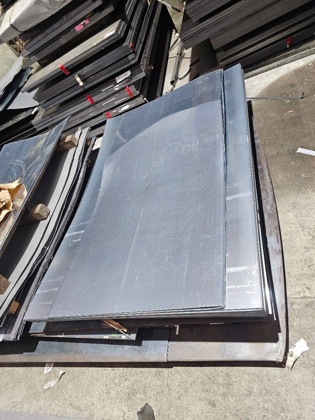 Cho thuê thép tấm chống lầy hôm nay, cho thuê sắt tấm chống lầy, của hàng đại lý cho thuê thép tấm chồng lầy giá rẻ nhất giá tốt nhất hiện nay 6 tam lot duong