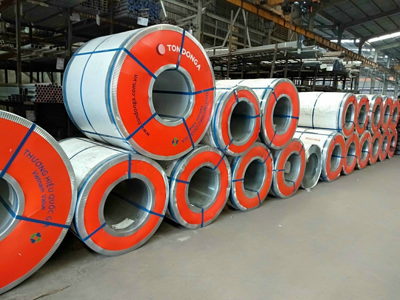 Bảng báo giá tôn kẽm cuộn hãng Sumikin, Đông Á, Hoa Sen, Nam Kim, Phương Nam độ dày 5 dem, 5.5 dem, 6 dem, 6.5 dem, 7 dem, 7.5 dem, 8 dem, 8.5 dem, 9 dem, 9.5 dem, 1 ly, 1.15 ly, 1.5 ly,.. 9 ton dong a